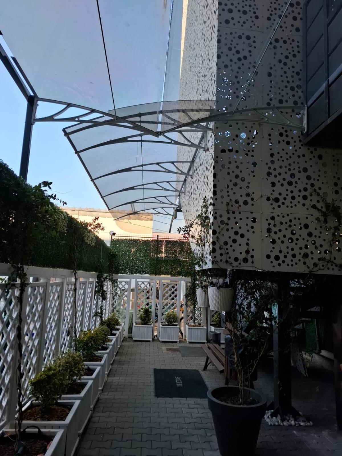 Steel Residence- Tesla Drive Experience Hotel de apartamente 3*